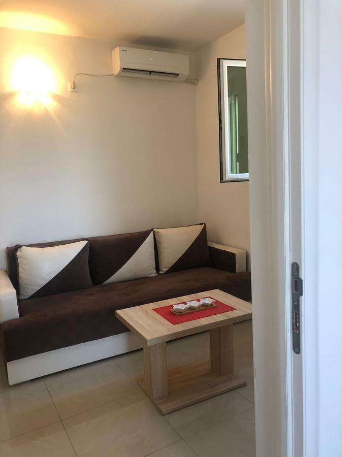 Apartmani Dini Ulcinj Esterno foto